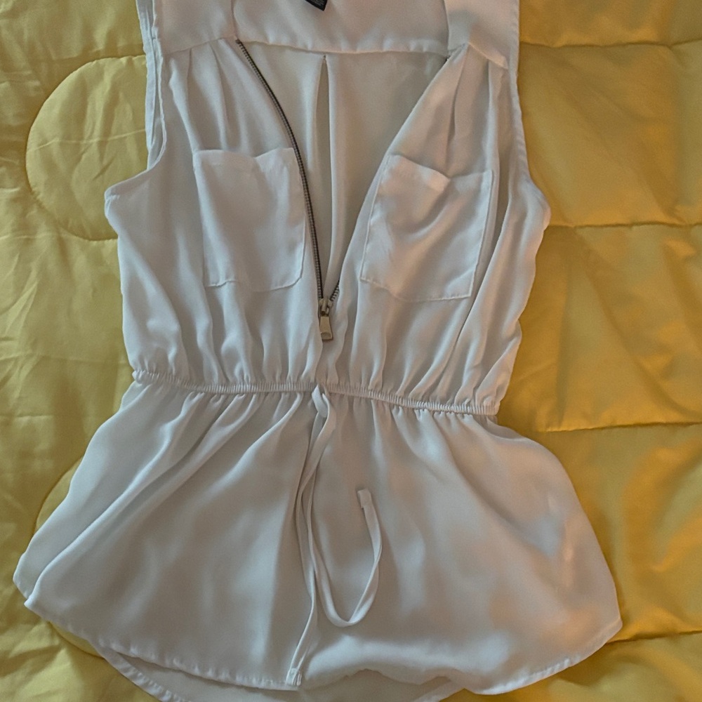 UK2LA White Sleeveless Blouse with Zipper